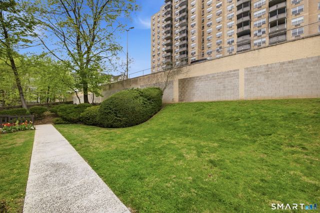 1 Valley Road 207, Stamford, CT 06902