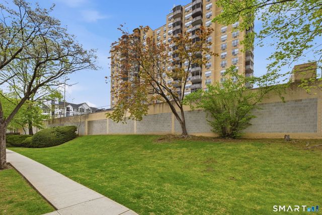 1 Valley Road 207, Stamford, CT 06902