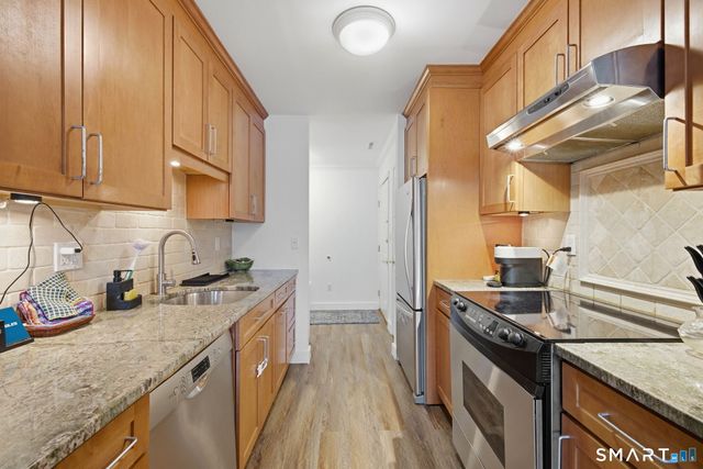 1 Valley Road 207, Stamford, CT 06902