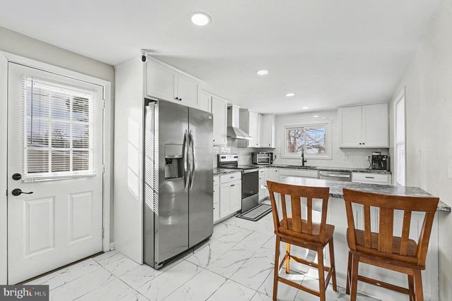 8806 LAKEWOOD, Parkville, MD 21234