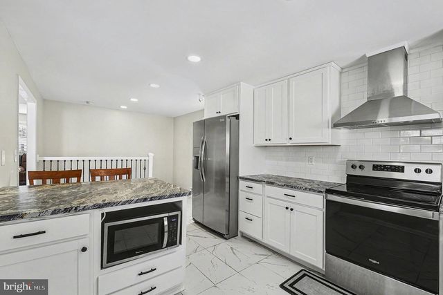 8806 LAKEWOOD, Parkville, MD 21234