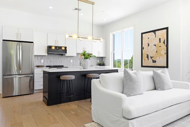 4471 Washtington St 1, Boston, MA 02131