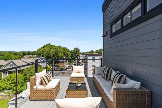 4471 Washtington St 1, Boston, MA 02131