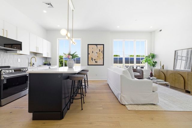 4471 Washtington St 1, Boston, MA 02131