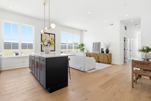 4471 Washtington St 1, Boston, MA 02131