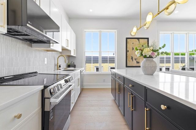4471 Washtington St 1, Boston, MA 02131