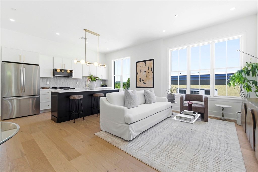 4471 Washtington St 1, Boston, MA 02131