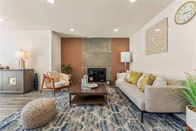 9 Southampton, Irvine, CA 92620