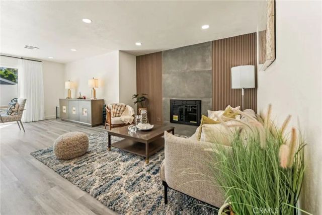 9 Southampton, Irvine, CA 92620