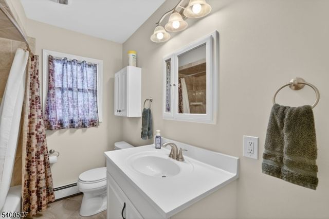 30 Tanglewood Dr, Vernon Twp., NJ 07422