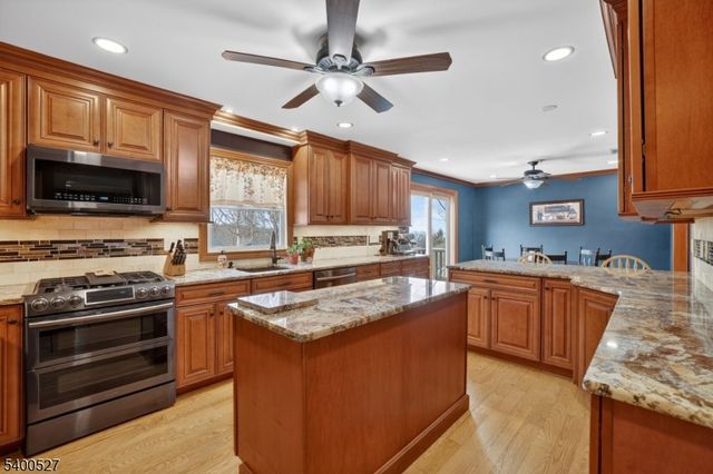 30 Tanglewood Dr, Vernon Twp., NJ 07422