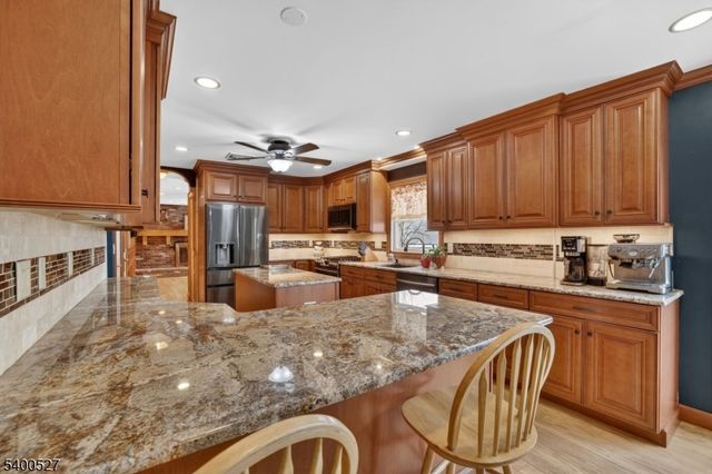 30 Tanglewood Dr, Vernon Twp., NJ 07422