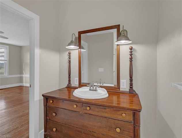 3557 Enos RD, Gloucester, VA 23061