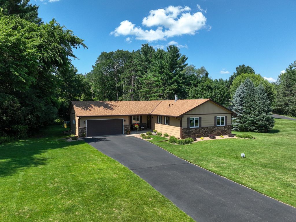 8810 42nd Street N, Lake Elmo, MN 55042