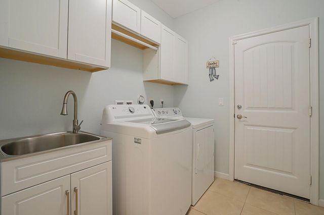 9328 Silent Oak Circle, West Palm Beach, FL 33411