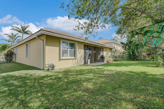 9328 Silent Oak Circle, West Palm Beach, FL 33411