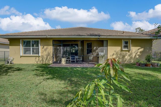 9328 Silent Oak Circle, West Palm Beach, FL 33411