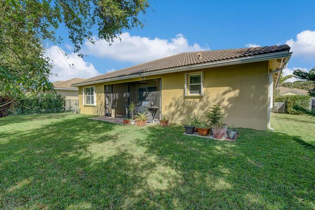 9328 Silent Oak Circle, West Palm Beach, FL 33411