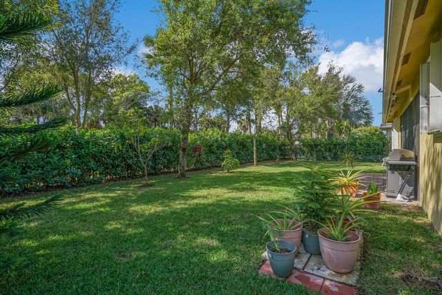 9328 Silent Oak Circle, West Palm Beach, FL 33411
