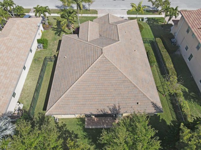 9328 Silent Oak Circle, West Palm Beach, FL 33411