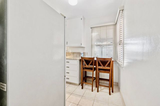 807 W Grove Avenue, Visalia, CA 93291