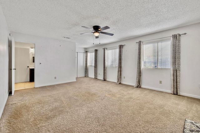 807 W Grove Avenue, Visalia, CA 93291