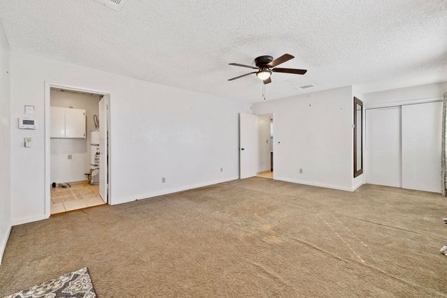 807 W Grove Avenue, Visalia, CA 93291