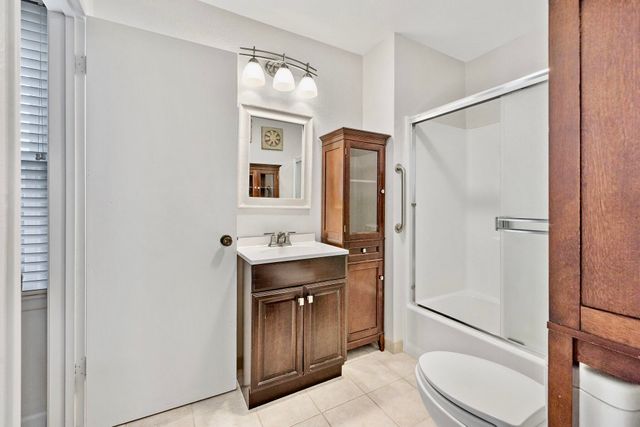 807 W Grove Avenue, Visalia, CA 93291