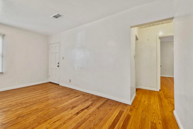 807 W Grove Avenue, Visalia, CA 93291