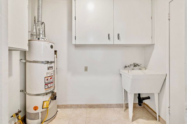 807 W Grove Avenue, Visalia, CA 93291