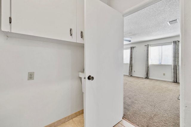 807 W Grove Avenue, Visalia, CA 93291