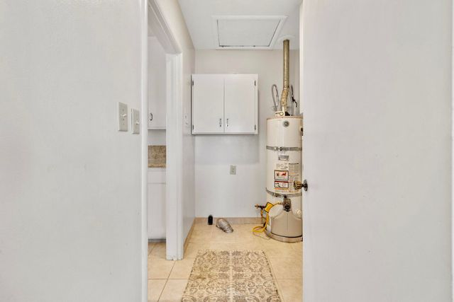 807 W Grove Avenue, Visalia, CA 93291