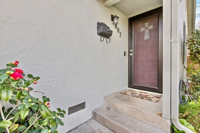 807 W Grove Avenue, Visalia, CA 93291