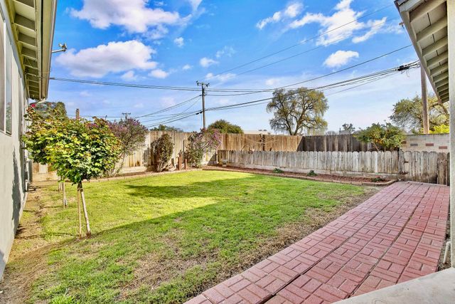 807 W Grove Avenue, Visalia, CA 93291