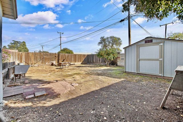 807 W Grove Avenue, Visalia, CA 93291