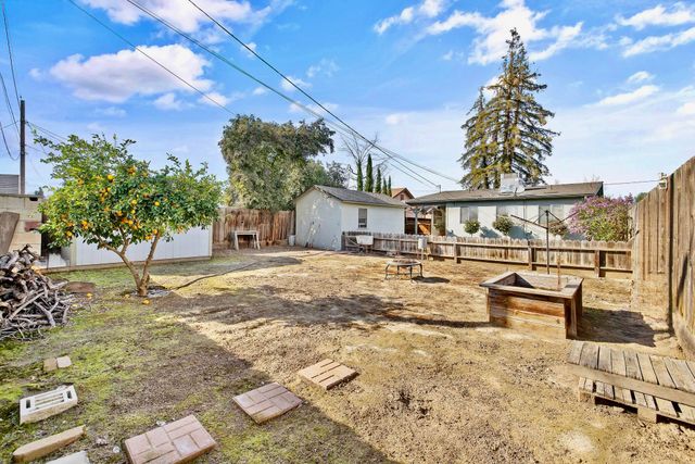 807 W Grove Avenue, Visalia, CA 93291