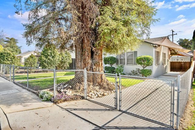 807 W Grove Avenue, Visalia, CA 93291