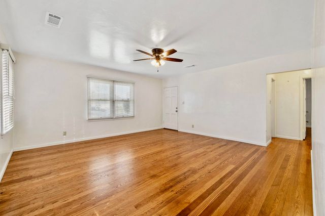 807 W Grove Avenue, Visalia, CA 93291