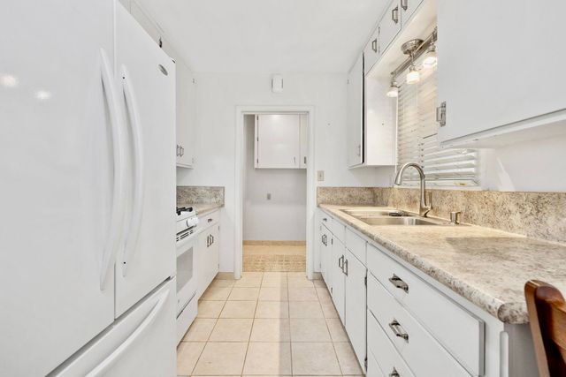 807 W Grove Avenue, Visalia, CA 93291