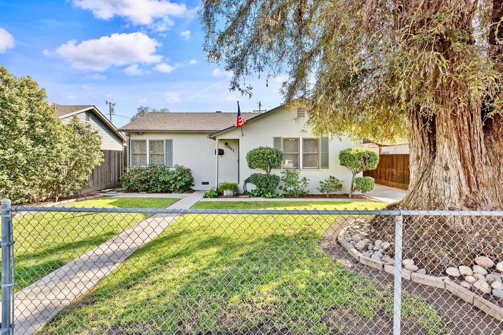 807 W Grove Avenue, Visalia, CA 93291