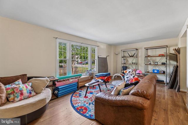8227 MCCLELLAND, Alexandria, VA 22309