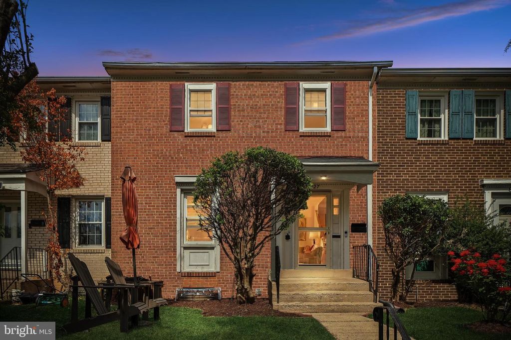 8227 MCCLELLAND, Alexandria, VA 22309