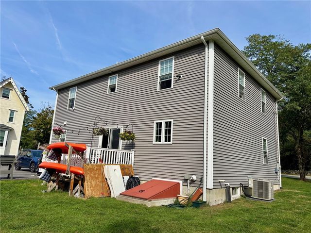 215 Metacom Avenue, Bristol, RI 02809