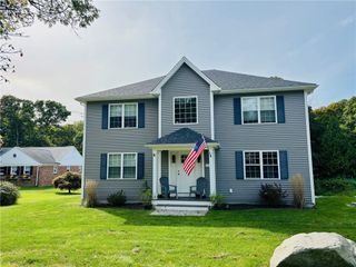 215 Metacom Avenue, Bristol, RI 02809