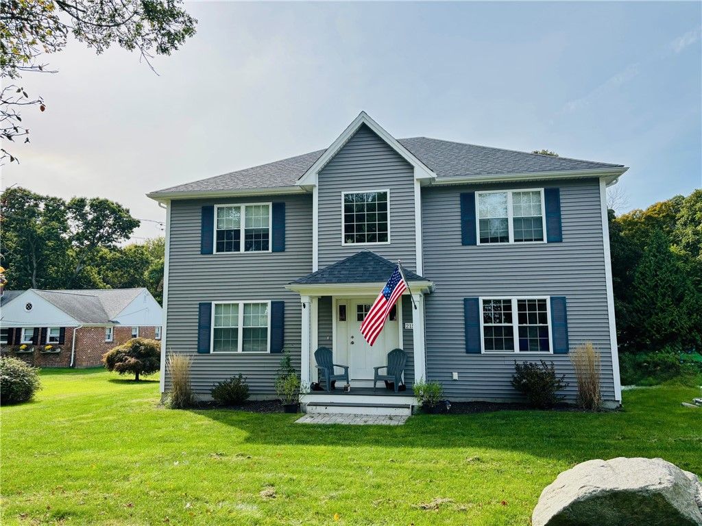 215 Metacom Avenue, Bristol, RI 02809