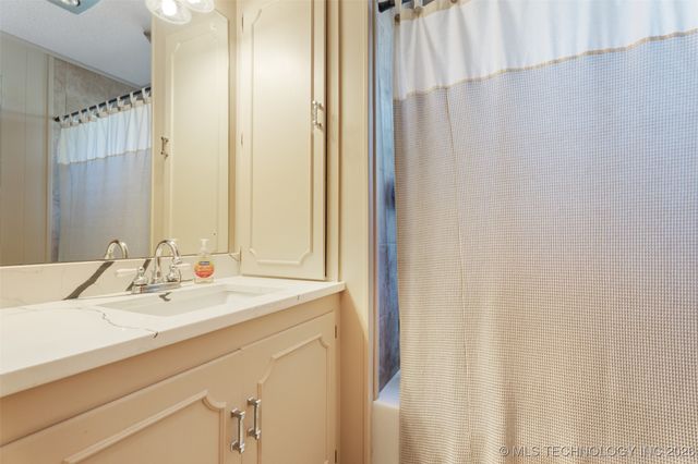 1561 E Country Club Drive, Vinita, OK 74301