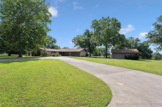 1561 E Country Club Drive, Vinita, OK 74301