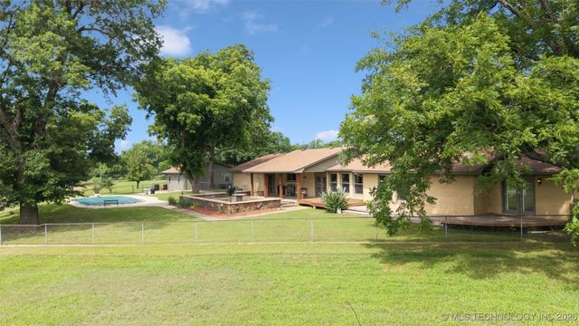 1561 E Country Club Drive, Vinita, OK 74301