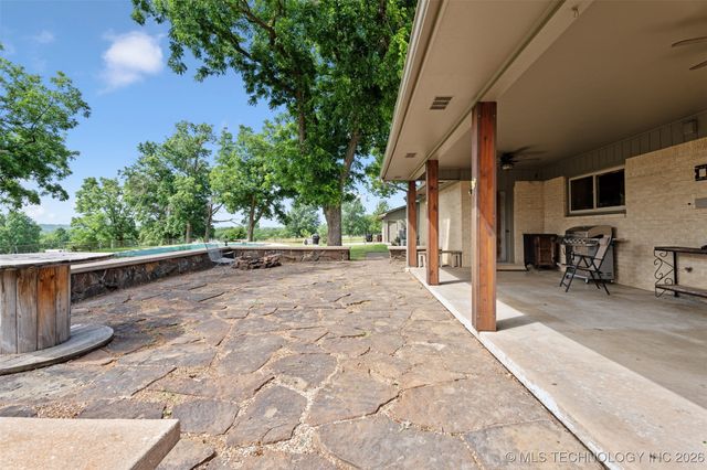 1561 E Country Club Drive, Vinita, OK 74301