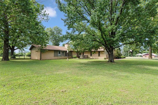 1561 E Country Club Drive, Vinita, OK 74301